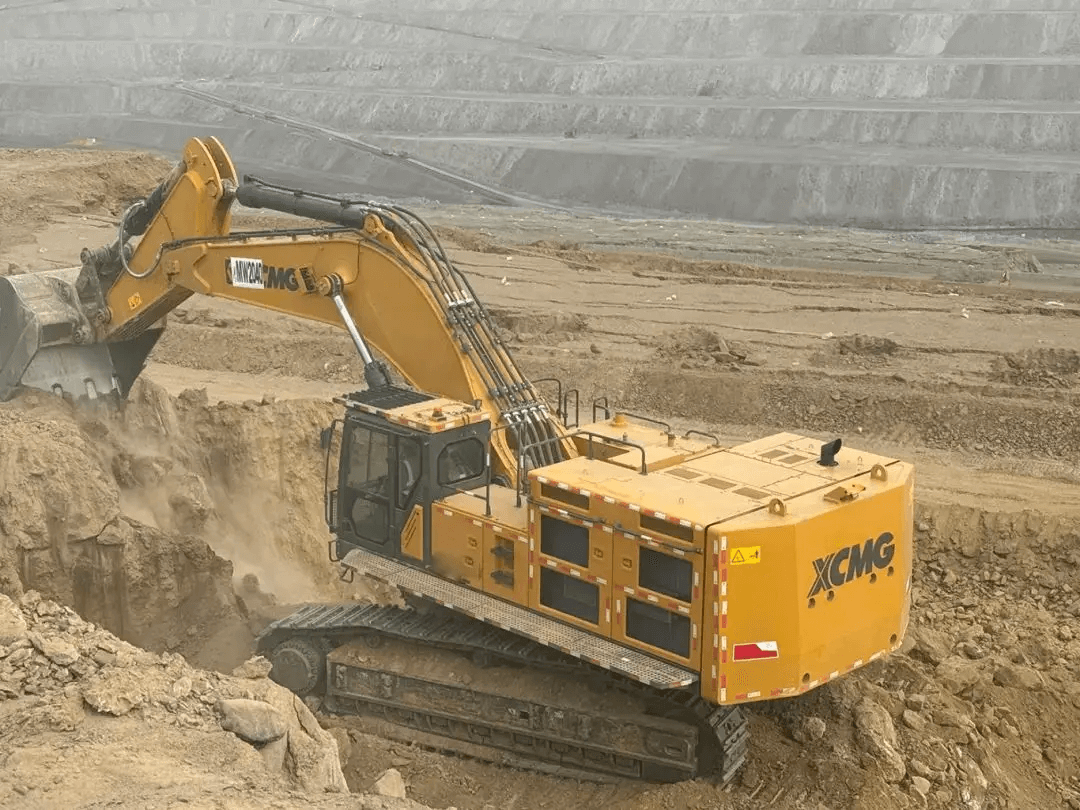 Perkins 2806D-E18TA and CAT C18: Powering the XCMG 950 Mining Excavator